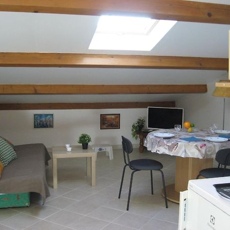 T 2 Avec Velux Sous Les Combes De 34 M2 Lejlighed La Londe-les-Maures Eksteriør billede